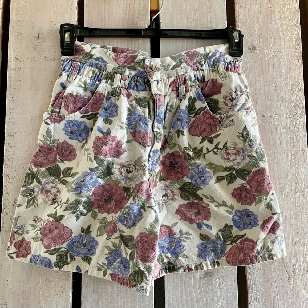 Vintage Floral Women's‎ Shorts